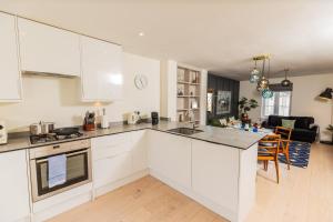 10 Tivoli Mews - By Luxury Apartments