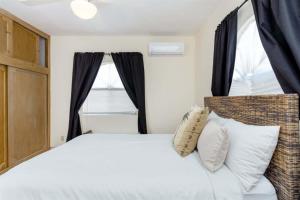 Quiet Bungalow near Beach Barefoot Bungalow 3