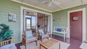 11B Mariners Walk by AvantStay