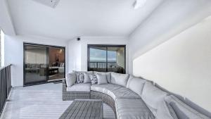 412 Seascape by AvantStay