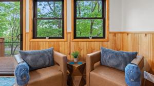 Summit Shores Tranquil Escape Designed for Groups w Hot Tub Fire Pit Game Room