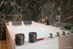 LObsidienne - Sauna & Spa Suite - Parking, Train Station