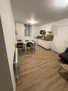 LONI EXPERIENCES - LEscale