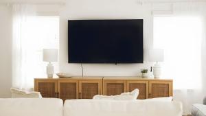 Salty Rose Inn by AvantStay Inlet Beach Home w Porch Firepit Pool Access