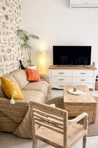 Private Villa Uluwatu - 4BR - Pool - Rooftop Sunset Bar - 7 mins to Melasti Beach