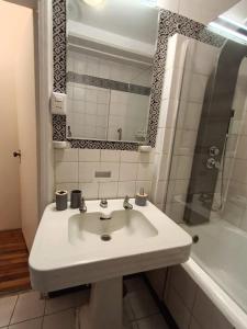 Acogedor departamento remodelado en pleno Centro Civico de Santiago