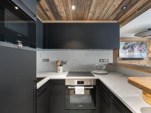 Appartement skis aux pieds à Val-dIsère, ambiance chic et moderne - FR-1-844-5