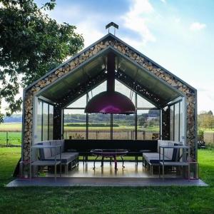 CHIC Riverfront Retreat with Private Jacuzzi, BIG BERRY