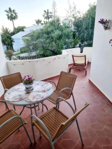 Casa Loma - Sea View Family Apartment, 2 Terraces, Pool & 10 min Walk to Beach