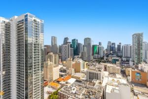 City Vibes with Spa & Gym in Sleek 1BR Retreat