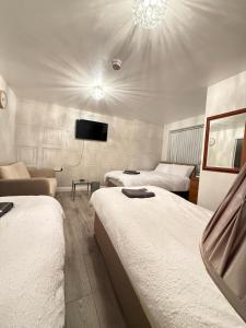 RS Prime Inn Birmingham Premium Private Rooms & 2 Double Beds Apartment With Bathroom & Kitchen, Free Parking Near NEC, Airport, HS2 Birmingham