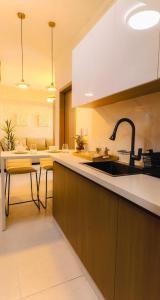 Premium 2BR Apartment with Pool and Gym in Evaristo Morales