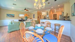 2 Homes in Las Palmeras by AvantStay Sleeps 18 Resort Pool Private Patio Walk to Town Golf Cart Zone