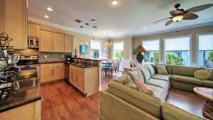 2 Homes in Las Palmeras by AvantStay Sleeps 18 Resort Pool Private Patio Walk to Town Golf Cart Zone