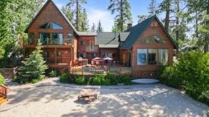 2 Lakefront Homes by AvantStay Sleeps 23 Private DockBeach Hot Tub Fire Pit Deck Views