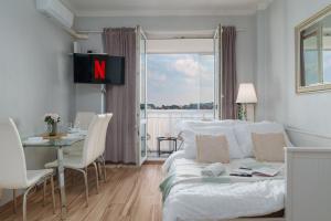 LYNA Home Gold - Parliament Residence