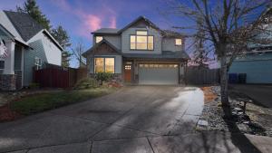 Cozy Keizer Escape -Firepit, BBQ & Near Portland home