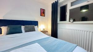 RNM Worcester - 3Bed Property, Double Driveway, Entire Private Place with Large Lounge and Garden