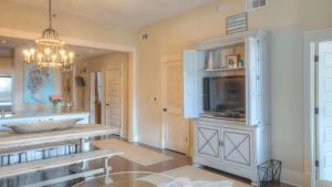 Smurf Mountain by AvantStay Private Beach Pool RedFish Village