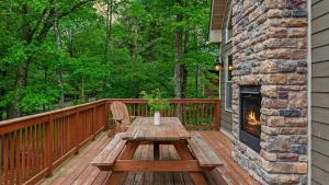 Bear Paw Lodge by AvantStay Hot Tub Deck Fire Pit