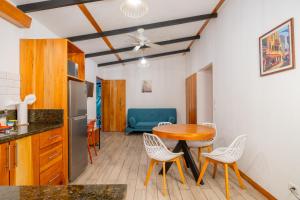 Apartamento 400m de Playa Chiquita, ideal para tele trabajo