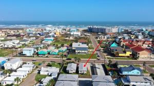 Dual Port A Cottages 2 Complete Homes Walk to the Beach Patio Fully-Equipped Kitchens