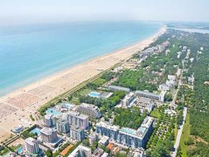 5-Person Stay by the Beach