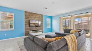 Minutes to Disney Parks Universal Sleeps 21 w Pool Hot Tub Game Room