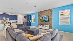 Minutes to Disney Parks Universal Sleeps 21 w Pool Hot Tub Game Room