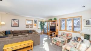 Lulu City 4B by AvantStay Beautiful Condo 100 yards from Lift 7 Permit :3639