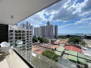 Modern Apartment w City View and Balcony