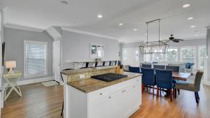 6 10th Avenue by AvantStay