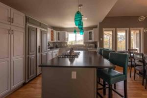 550 Massive 4 bedroom home Sleeps 19