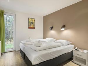 Lakeside Retreat for 5