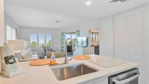304 D Port O Call: Above the Palms by AvantStay