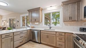 Stylish 3BR Waterfront Home w Sunset Porch Access to Dining Sunsets on Shoreline by Avantstay