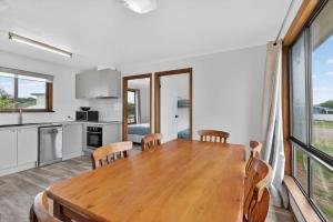 6 Chapman Rd Middleton Walk to Surf Beach No Linen Included