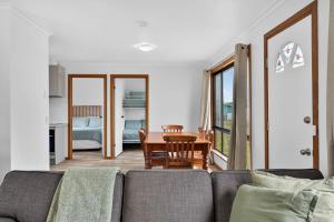 6 Chapman Rd Middleton Walk to Surf Beach No Linen Included