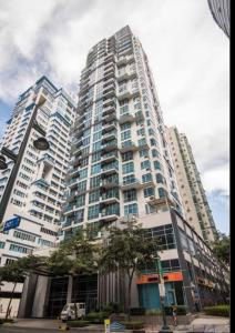 Prime 4BR in BGC, Walk to High Street