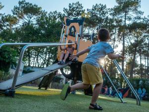 Mobil-home confortable avec terrasse - 6 pers. - API-1-52-2066