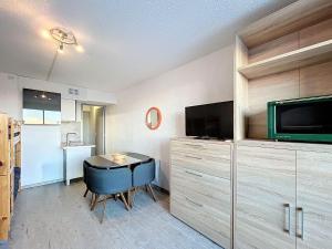 Studio rénové Pied des pistes Balcon WIFI gratuit - FR-1-267-341