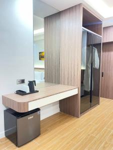 Champs Elysees Hotel & Suites