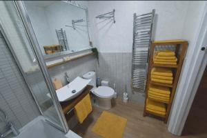 Luxury Smart Apartment Slough, Sleeps 5, Garden, Parking, Spa-Style Bathroom