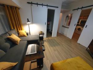 Luxury Smart 1-Bedroom Residence, Windsor,Slough, Sleeps 4, Garden, Parking