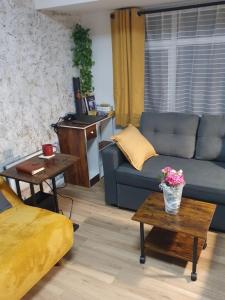 Luxury Smart 1-Bedroom Residence, Windsor,Slough, Sleeps 4, Garden, Parking