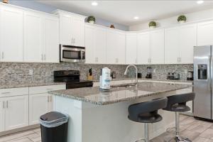 Cozy 6Bdrms At Storey Lake- Close to Disney