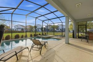 Cozy 6Bdrms At Storey Lake- Close to Disney