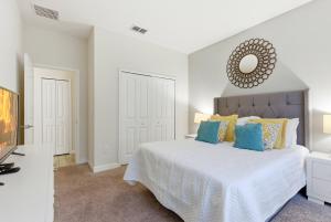 Cozy 6Bdrms At Storey Lake- Close to Disney