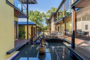 Allawah Private Estate with Pool & Tennis Court, Sleeps 10