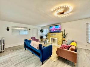 2nd Floor House with 2 Queen Bedrooms and Extra Sofa Bed Located 10 minutes from SeaTac Airport and 20 minutes from Downtown Seattle